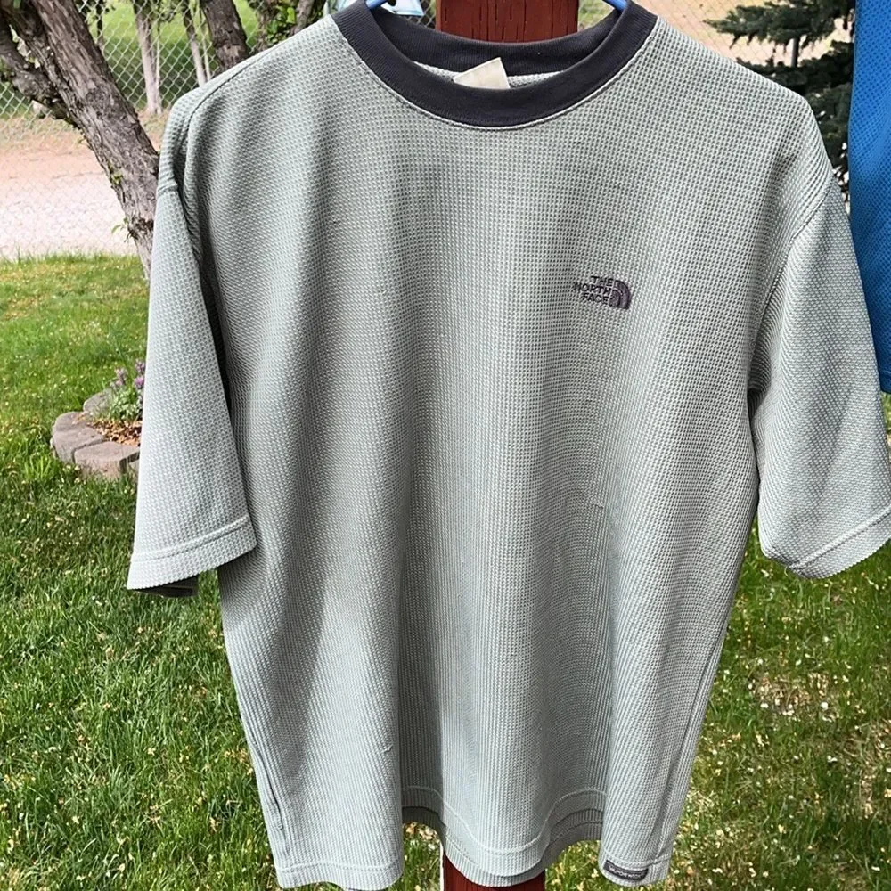 BUNDLE OF 2 MEN’S LARGE THE NORTH FACE POLYESTER “WAFFLE-KNIT” VAPOR WICK TEES